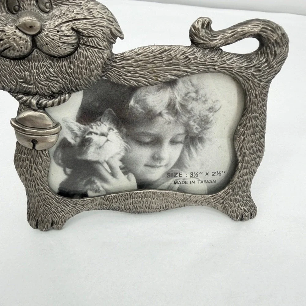 Vintage Cat Picture Frame Silver Pewter Finish Kitten Decor 3.5x2.5 Taiwan NEW